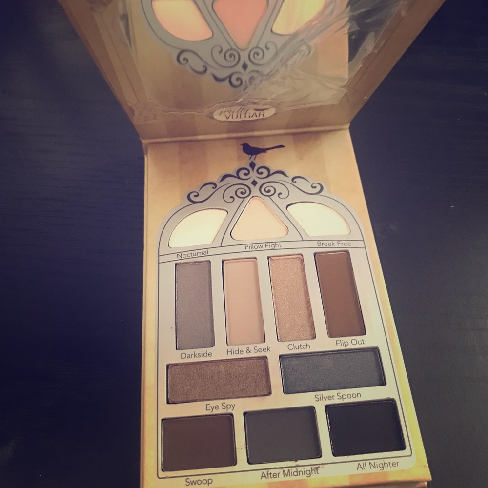 Pretty vulgar nightingale eye shadow palette
